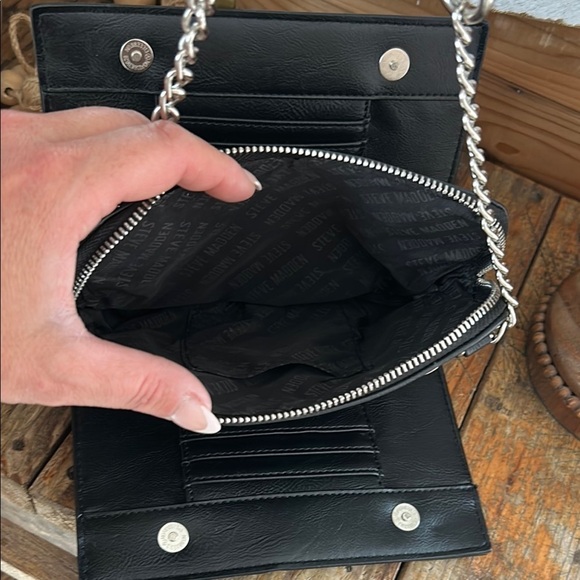 Steve Madden black crossbody leather wallet with silver hardware chain - Picture 8 of 9